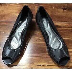 Woman’s Dexflex By Dexter Size 10 Black Wedges